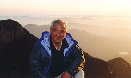 Master Choa Kok Sui auf einem Berg