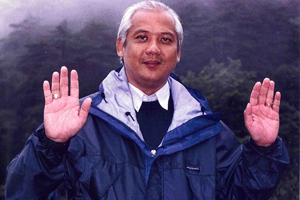 Bild Master Choa Kok Sui Hands Blessing